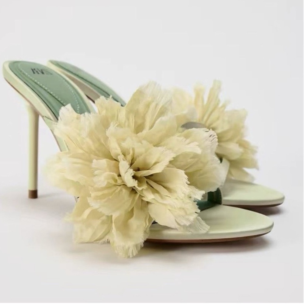 ZARA WOMAN SS24 GREEN HEELED SANDALS WITH MAXI FLOWER